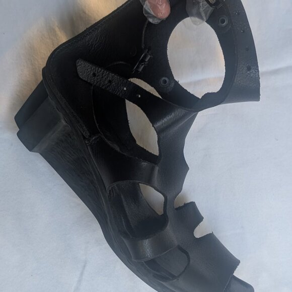 TRIPPEN Tarantula black sandals EXCELLENT condition sz 7.5/38 - Picture 2 of 14